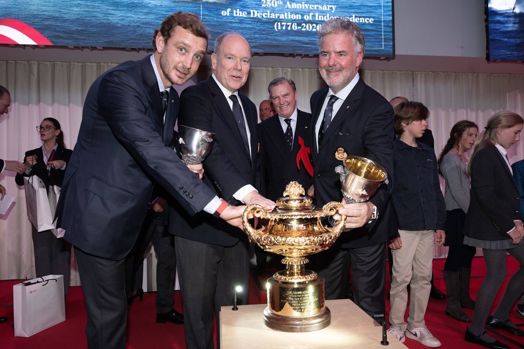 Divertida imagen de Pierre Casiraghi el Yacht Club de Mónaco