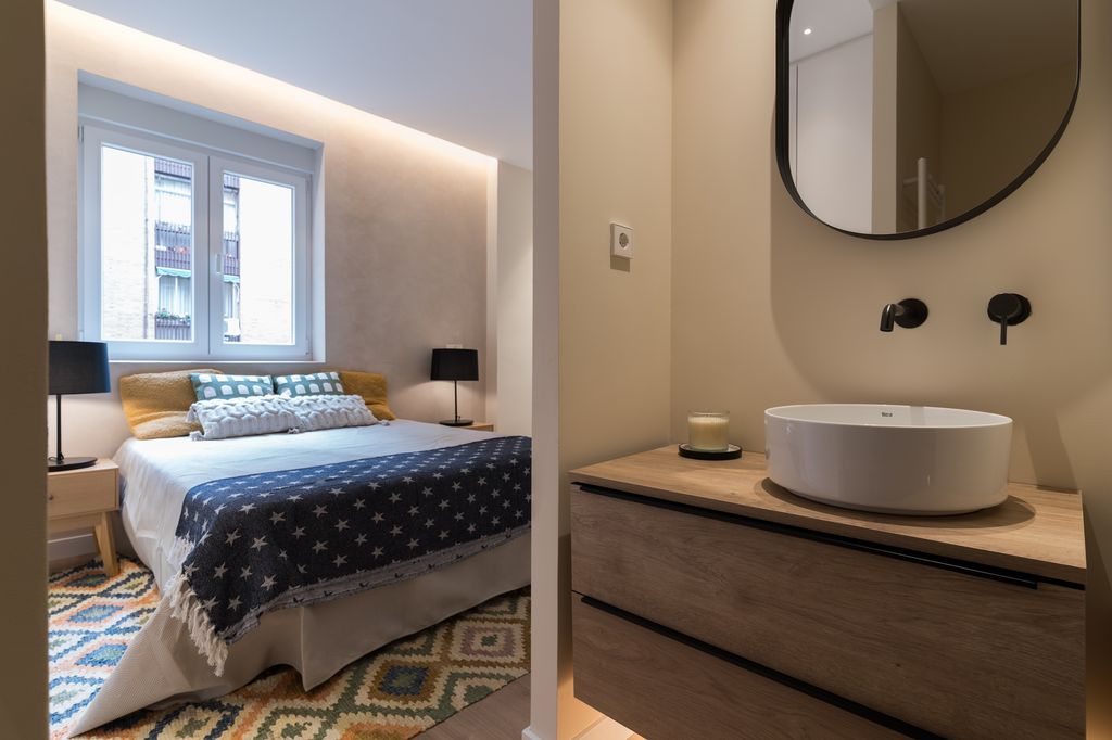 Dormitorio con baño integrado