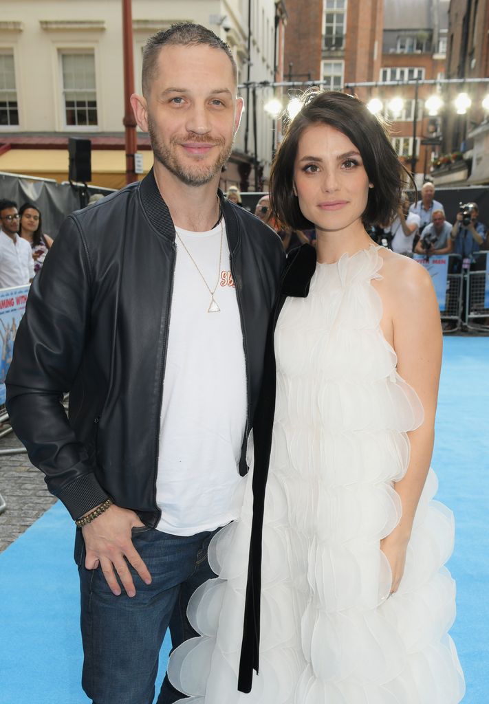  Tom Hardy y su guapa esposa, la actriz Charlotte Riley 