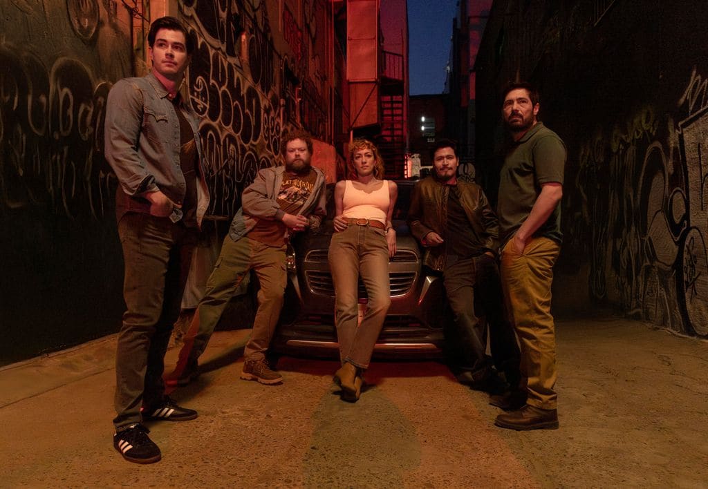 Manuel Masalva com Beto, Andrew Leland como El Archie, Mayra Hermosillo como Gloria, Harold Torres como Nico, Hector Kotsifakis.