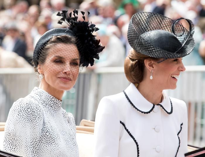 Royals con tocado