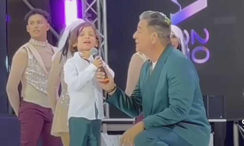 Daniel Sarcos y su hijo