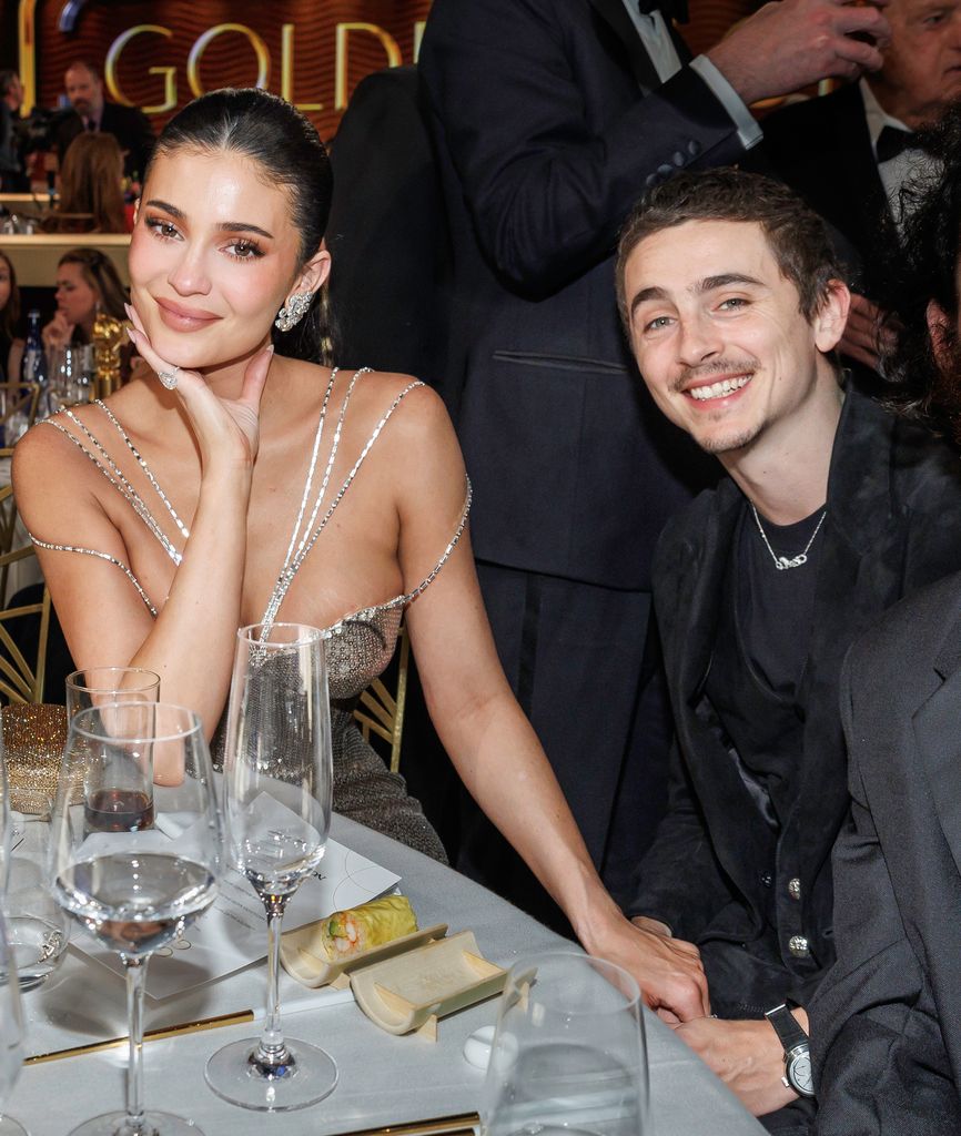 Kylie Jenner junto a Timothée Chalamet en los Golden Globes. 