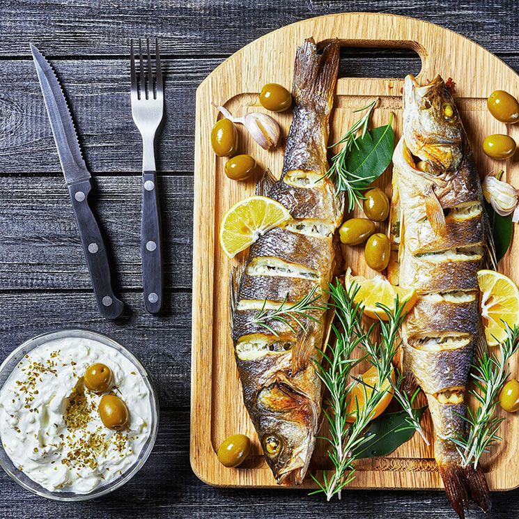 Lubina al horno con salsa tártara
