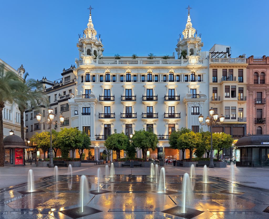 H10 Palacio Colomera en la Plaza de las Tendillas
