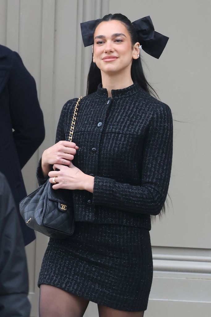 Dua Lipa en el desfile de Chanel FW2025