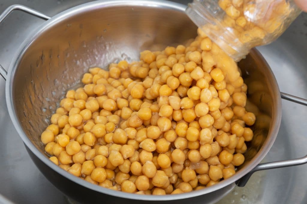 Garbanzos de bote, un producto saludable y muy socorrido para preparar recetas en poco tiempo.