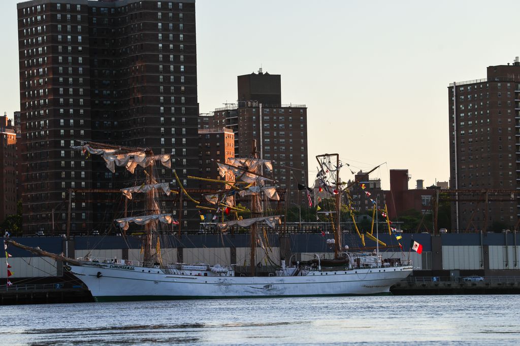 El buque se encontraba en Nueva York como parte de un viaje de instrucción y se dirigía hacia Islandia