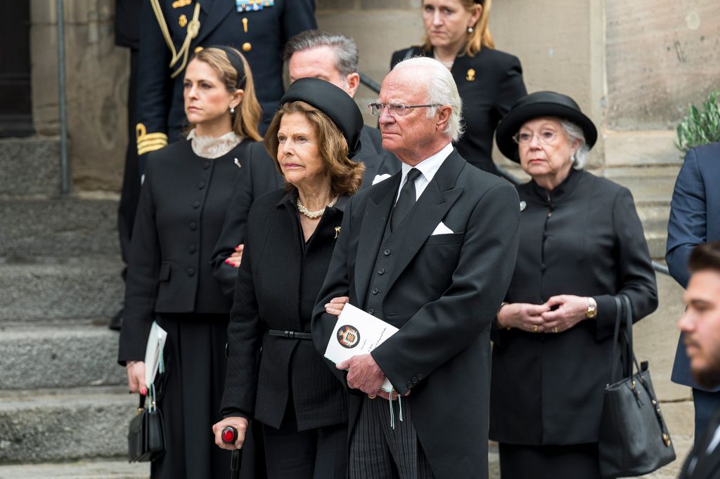 Carlos Gustavo de Suecia, Silvia de Suecia, Magdalena de Suecia y Chris O'Neill en el funeral de Andrés de Sajonia-Coburgo-Gotha