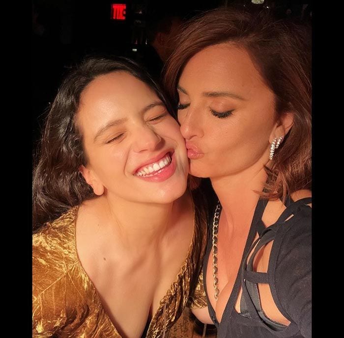Rosalía en el 50 cumpleaños de Penélope Cruz