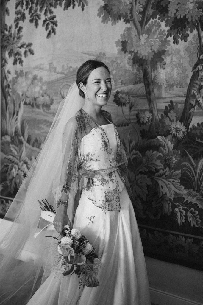 Vestido de novia de Navascués con chaqueta de anticuario
