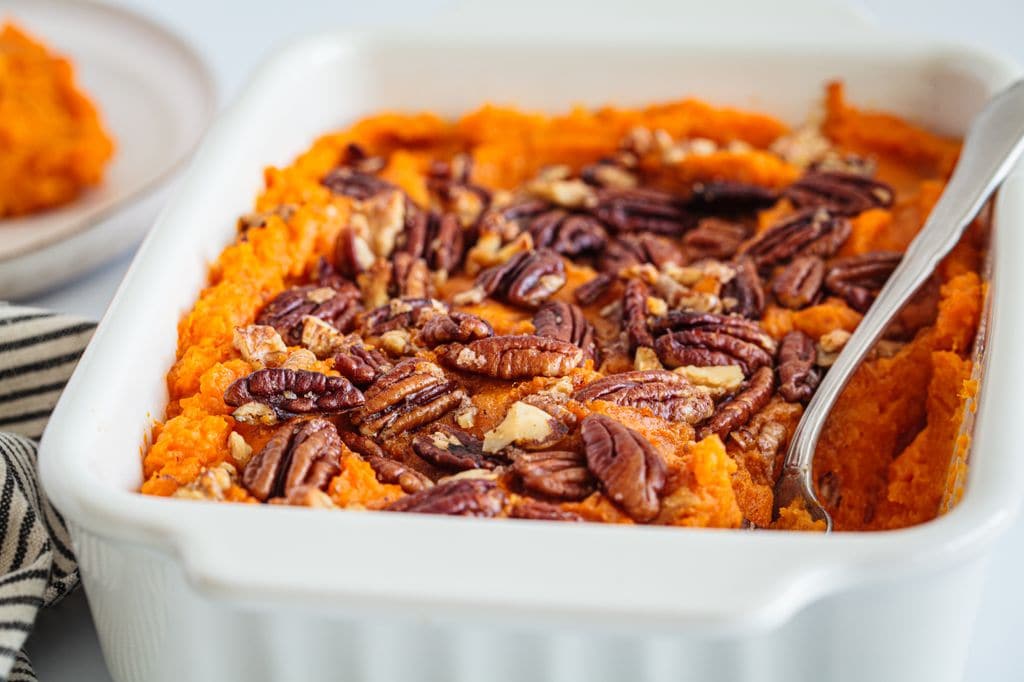 Sweet Potato Casserole con nueces.