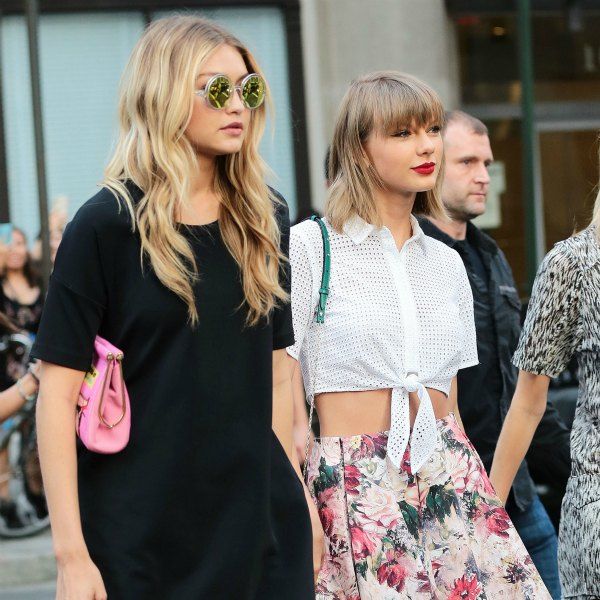 Gigi Hadid es otra de las tops que se suman a esta tendencia, en su caso con gafas hiperredondas de marco XL y lentes en color verde.
