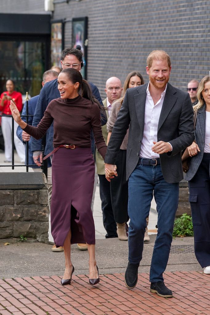 Meghan y Harry a su llegada a Himmah Hub.