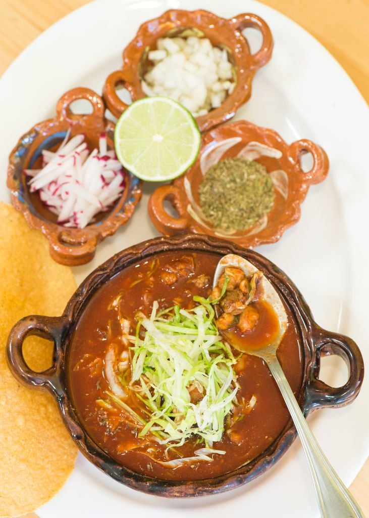 El pozole es un platillo muy famoso en la gastronomía mexicana.