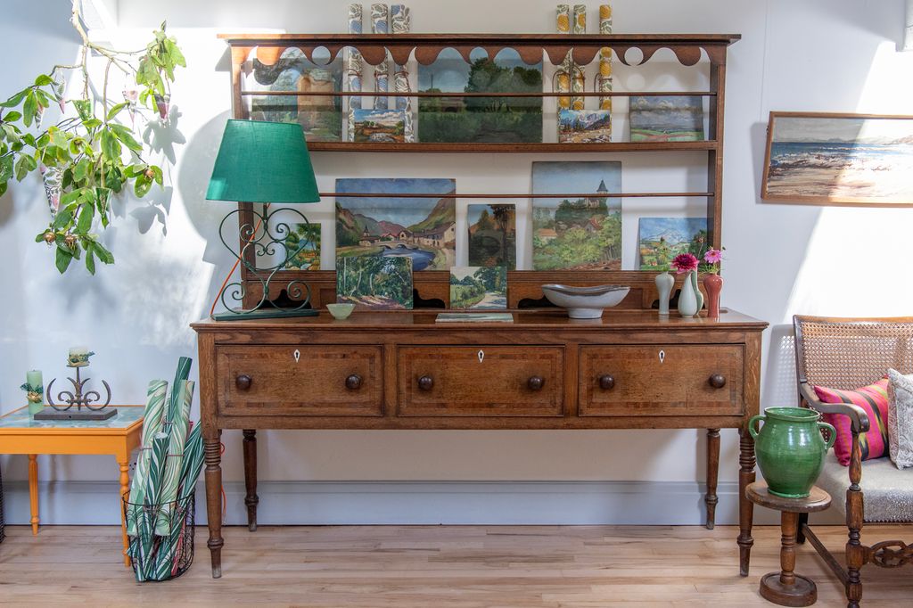 Mueble de madera antiguo