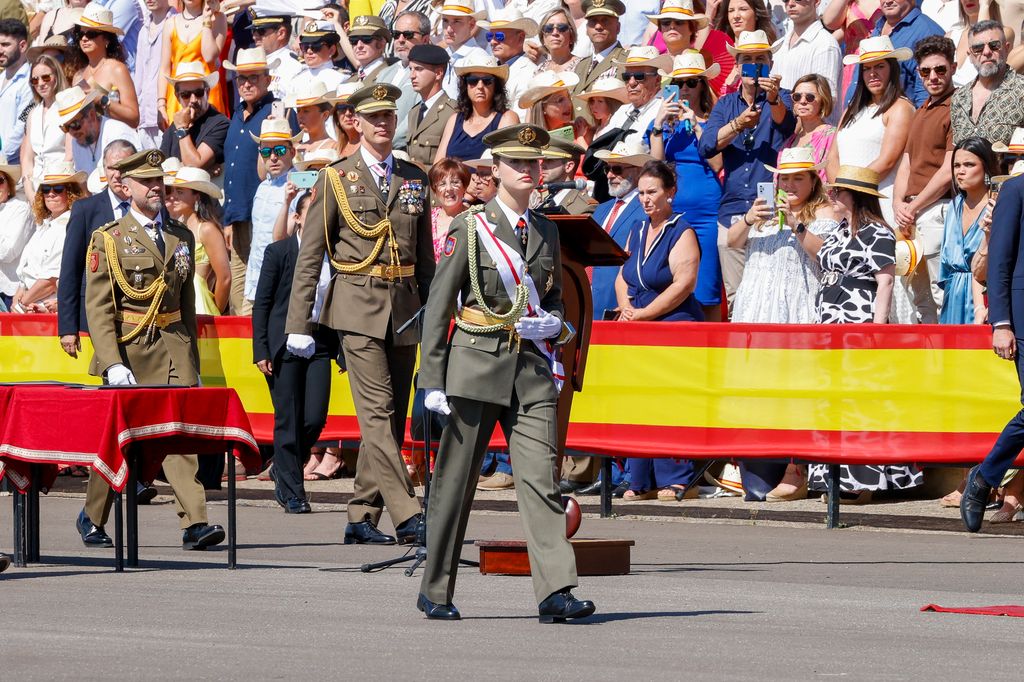 Princesa Leonor en la entrega los despachos de empleo en la Academia General Básica de Suboficiales en julio de 2024