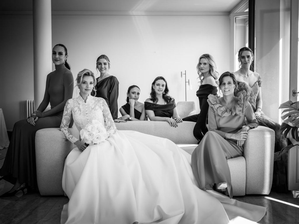 Meritxell y sus mejores amigas. De izquierda a derecha: María Jose Archundia, Madeline Reimbold, Effrosyni Avdi, Paola Lozano, Abbe Baker y Julia Sherwood. Sentada, su hermana Montserrat

