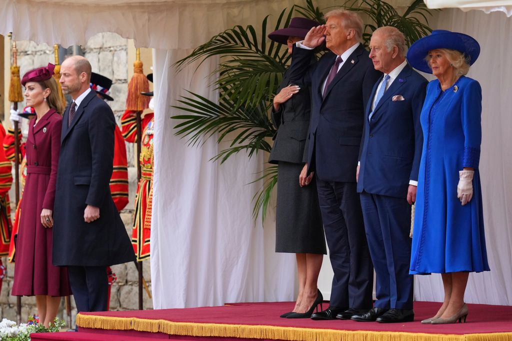 Se entonaron los himnos nacionales durante la ceremonia de recibimiento a los Trump.
