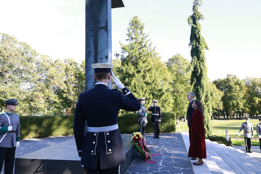 Ofrenda floral en el cementerio de Hietaniemi