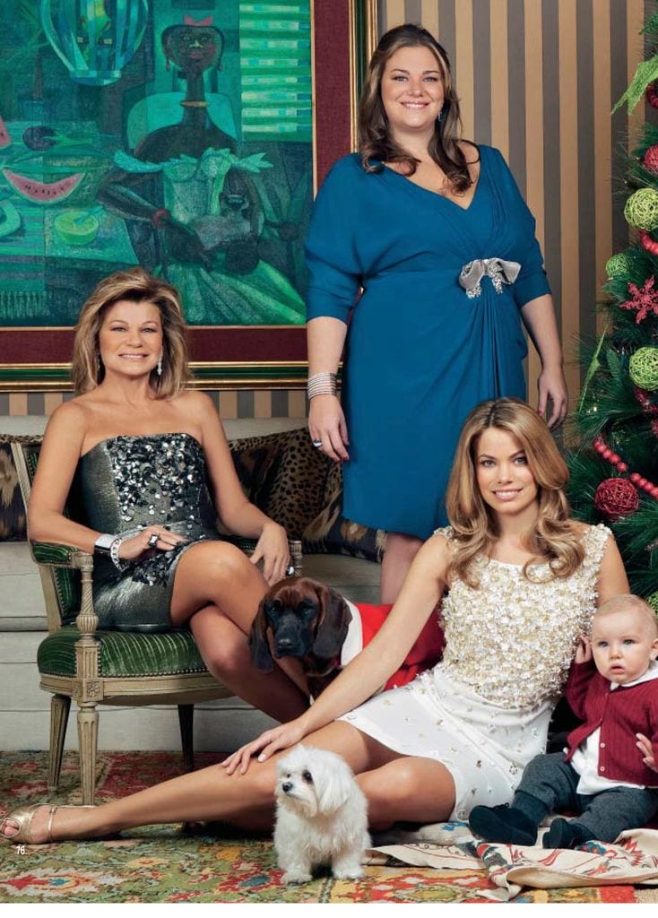Caritina Goyanes con su madre y con su hermana