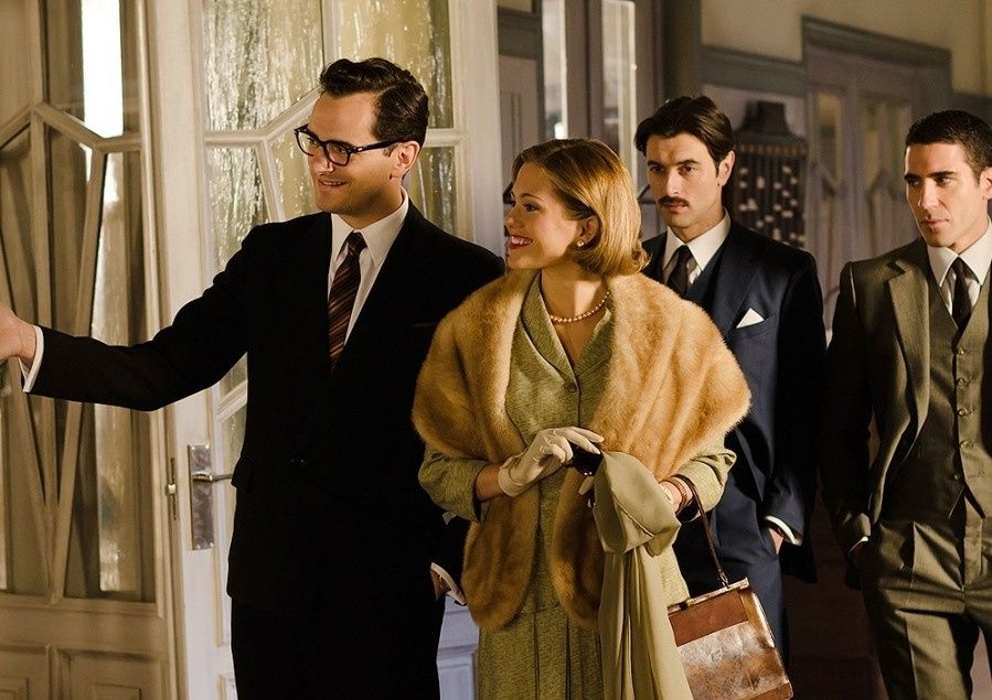 Kimberley en su papel de Grace Kelly visitando las galerías Velvet