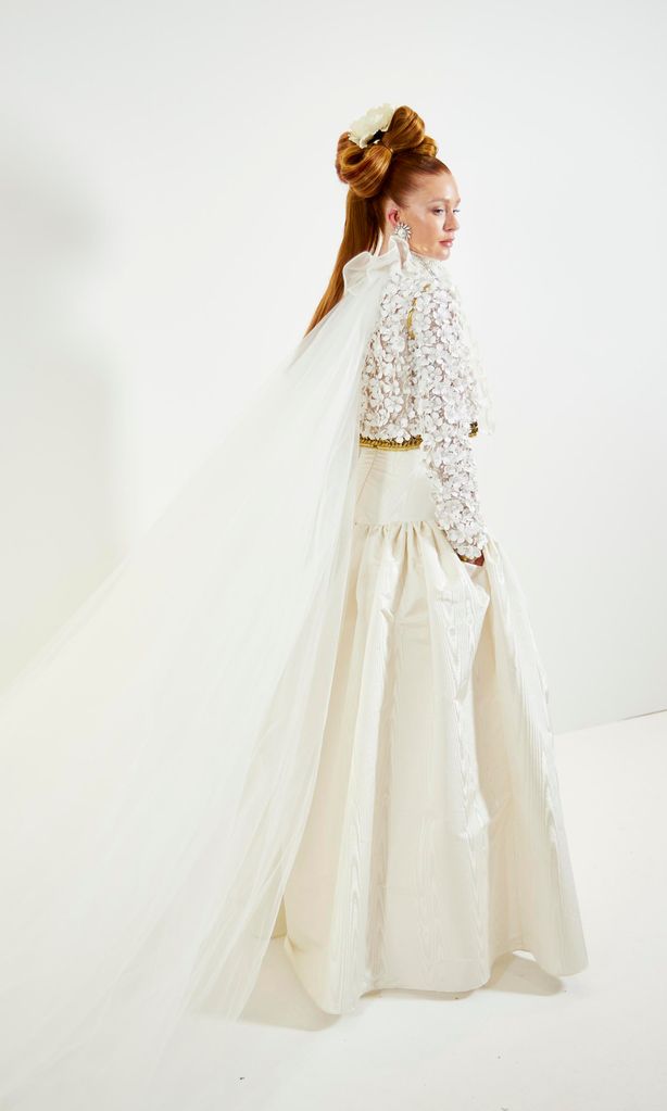 Marina Ruy Barbosa con un look de novia de la colección Alta Costura primavera verano de Giambattista Valli
