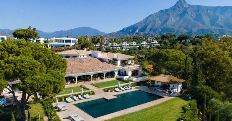 La exclusiva villa en Marbella en la que Courtois ha pasado sus vacaciones por 50.000 euros a la semana