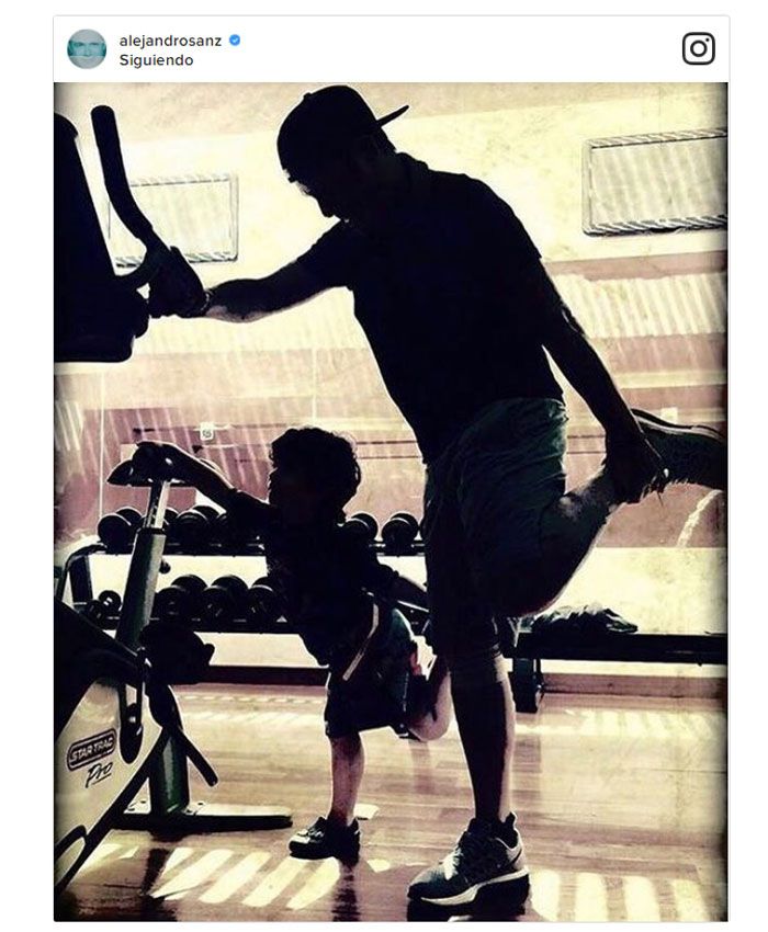 Alejandro Sanz y su hijo Dylan en el gimnasio