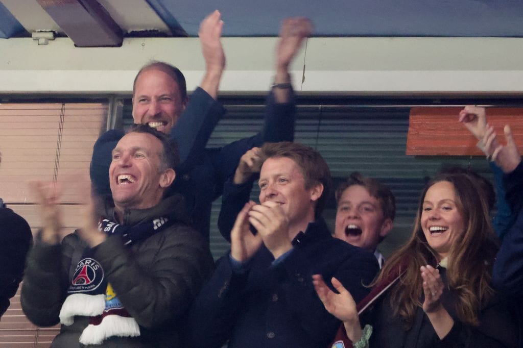 Padre e hijo disfrutaron del encuentro junto a Hugh Grosvenor y su esposa Olivia. 