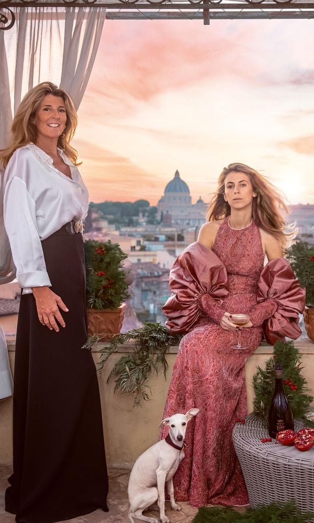 Madre e hija en la terraza