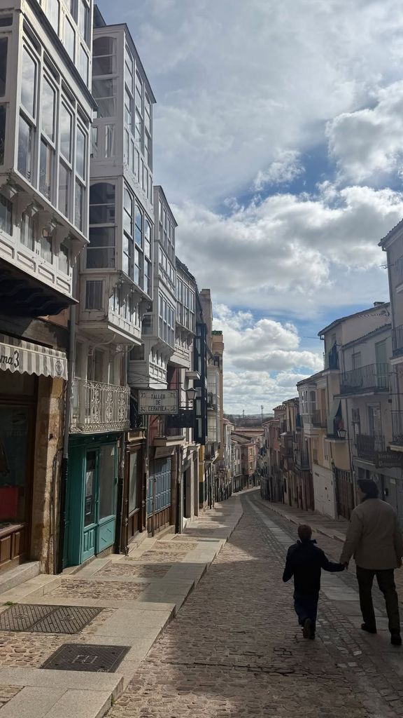 Francisco, paseando por Zamora con su hijo Fran
