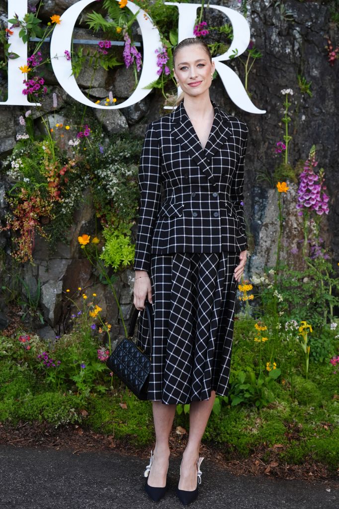Beatrice Borromeo, durante el desfile Dior Cruise 2025 celebrado en Drummond Castle, Perthshire, el 3 de junio de 2024.