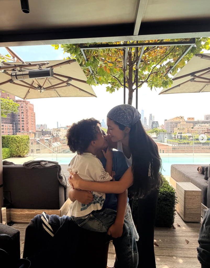 Kylie Jenner junto a sus dos hijos, Stormi y Aire