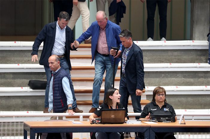El rey Juan Carlos, en un partido de Pablo Urdangarin