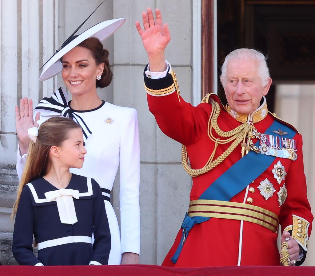 El rey Carlos III junto a la princesa Charlotte