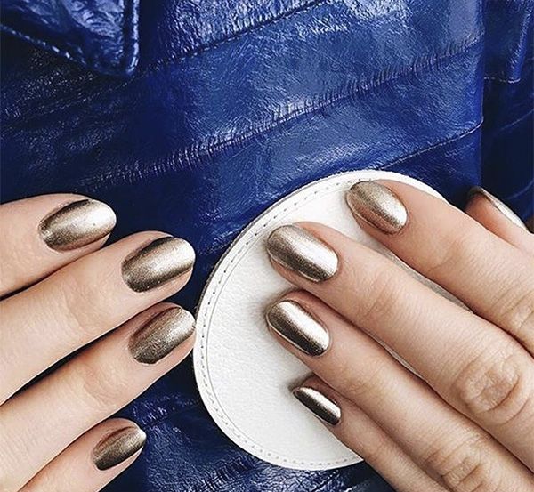manicura navidad dorada