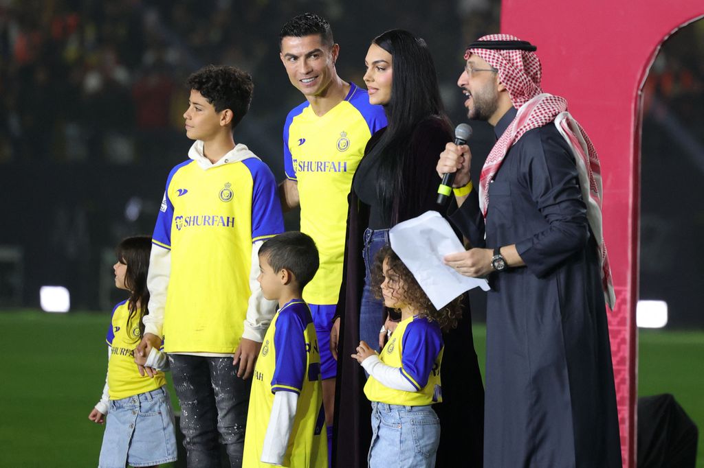 Georgina y Cristiano, junto a sus cinco hijos
