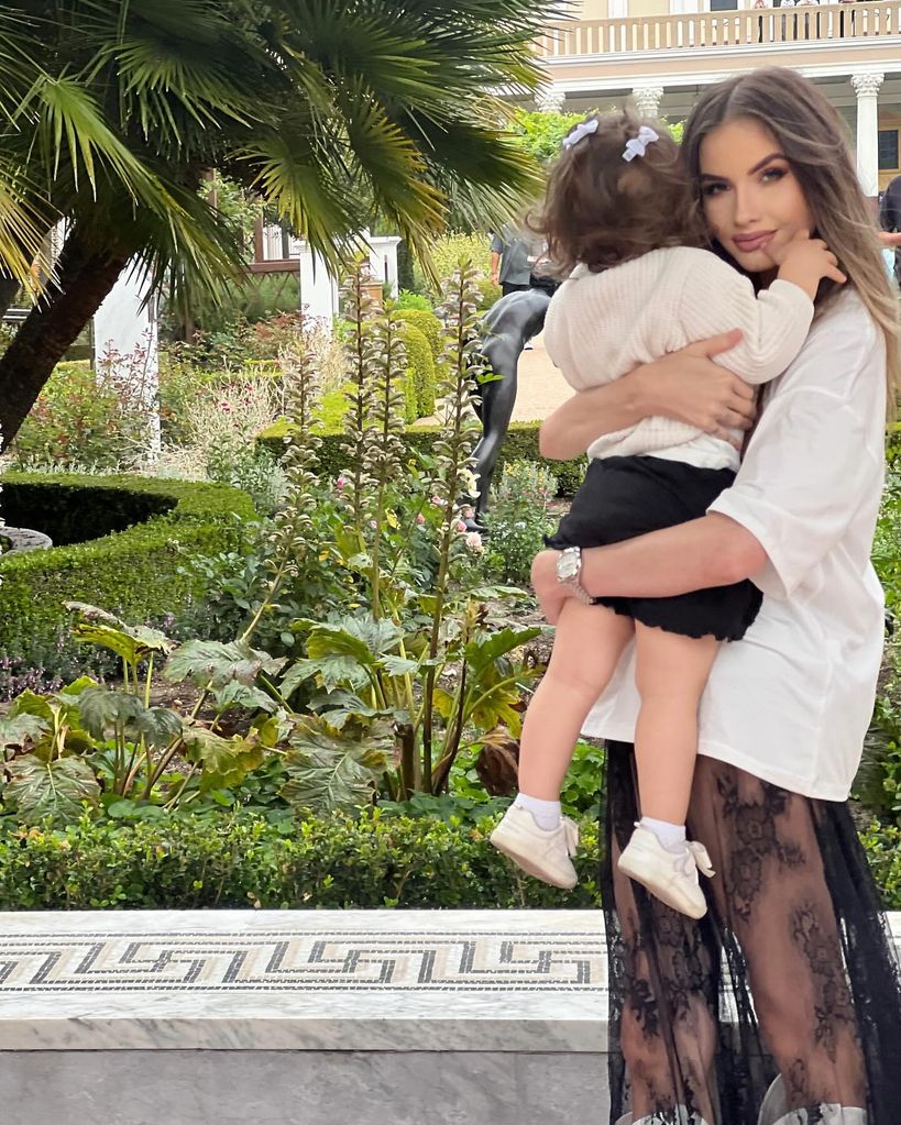 'Broni' también compartió una linda foto de su salida en familia con Mario Cimarro.