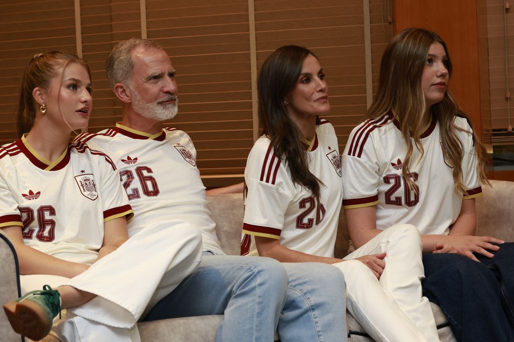 Felipe VI, la reina Letizia, Leonor y Sofía vivieron el partido como cuatro aficionados más, entre nervios, aplausos y abrazos