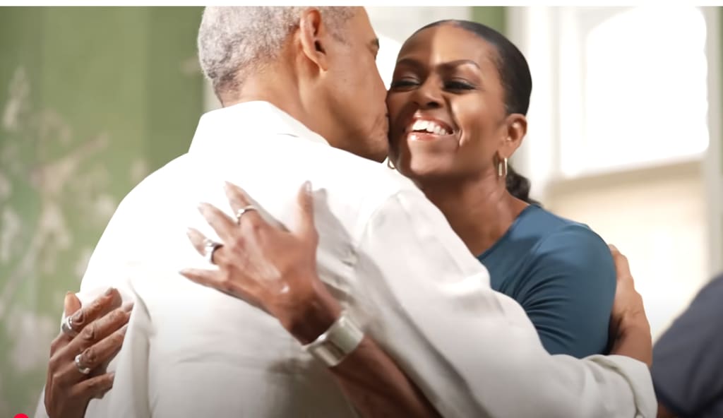 Michelle y Barack Obama se saludaron afectuosamente en su encuentro en IMO.