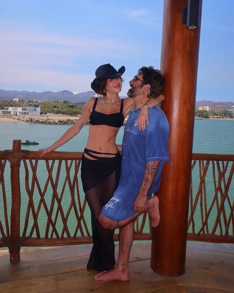 Karla Laveaga y Alejandro Fernández mostraron su habitación por primera vez.