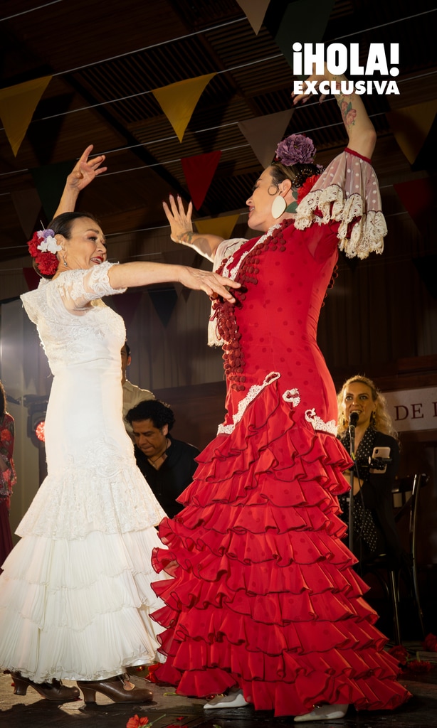 Madre e hija compartieron este mágico momento sobre el tablao, lo que causó aplausos y vítores.