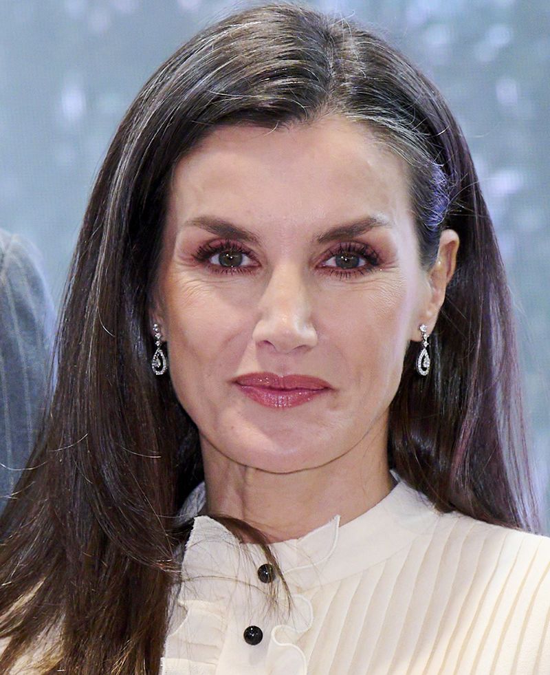 La reina Letizia con un atrevido peinado crimped