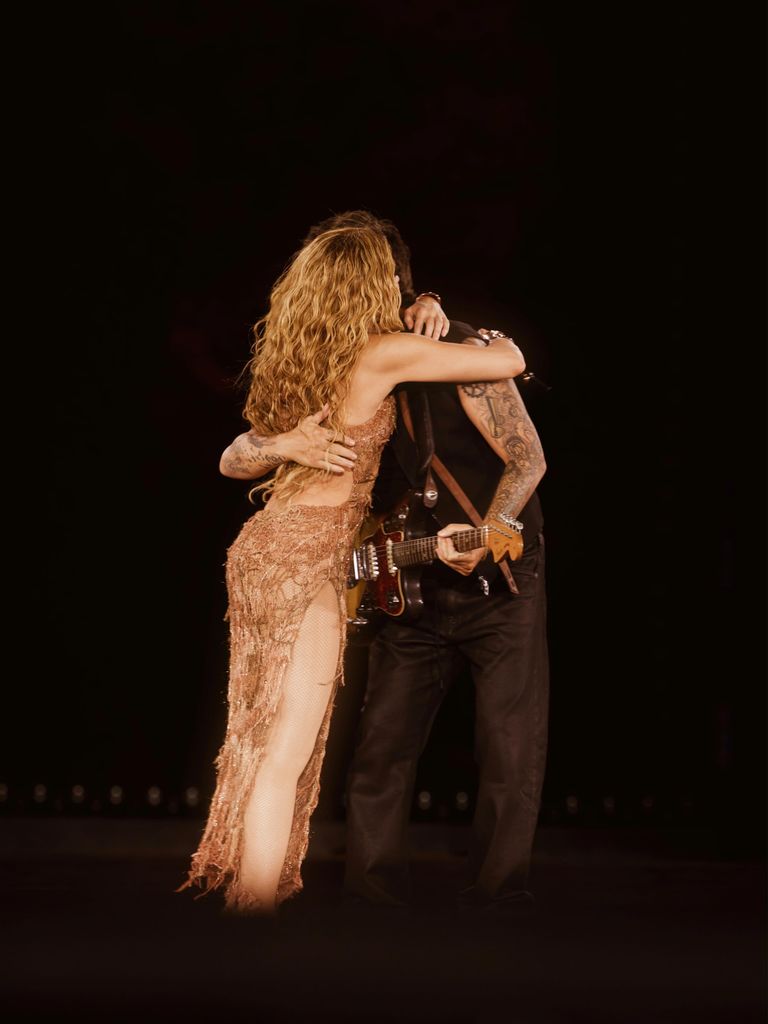 El abrazo entre Shakira y Alejandro Sanz