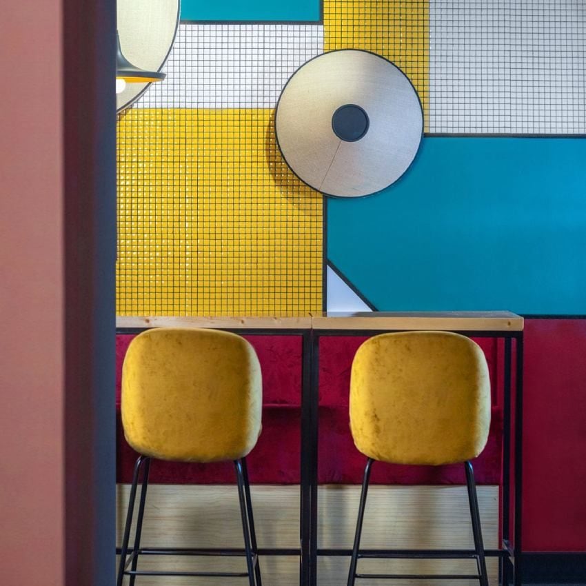 Interior de 4Almas Restaurante y Tapas común a dos pasos de la Plaza Nueva sevillana