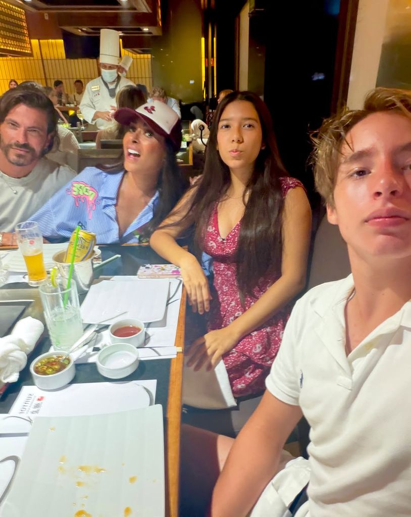 Galilea Montijo pasó unos días en Acapulco para visitar a su hijo y así disfrutaron de una rica cena.