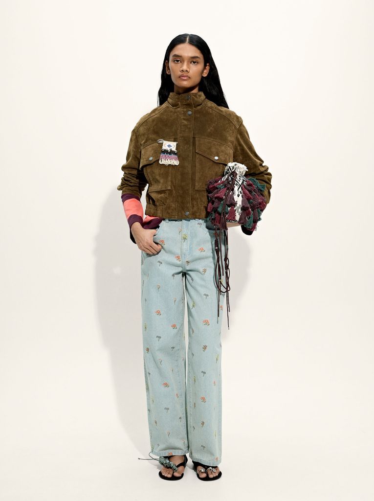 Vaqueros con flores bordadas de Parfois