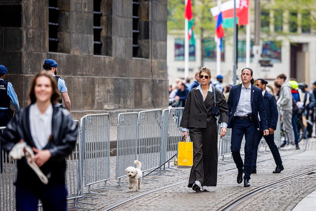 Máxima de holanda por las calles de Amsterdam 