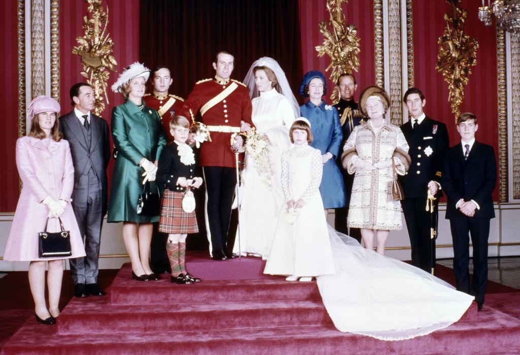 Plano familiar de la princesa Ana el día de su boda con Mark Phillips 